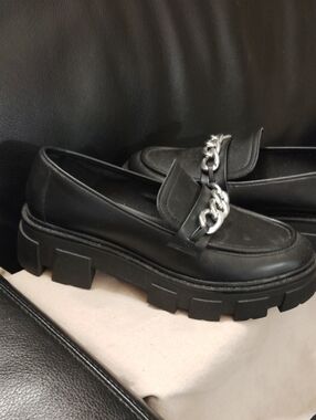 No Boundaries Black Comfort Slip-On Loafers with Chain